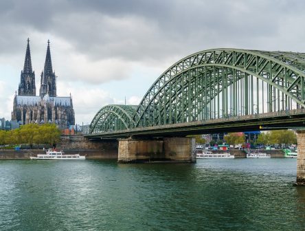 Wohn- und Geschäftsquartier "Deutzer Hafen"